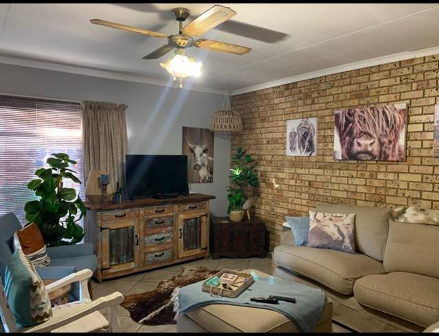 3 BEDROOM TOWNHOUSE FOR SALE IN VANDERBIJLPARK SW 5